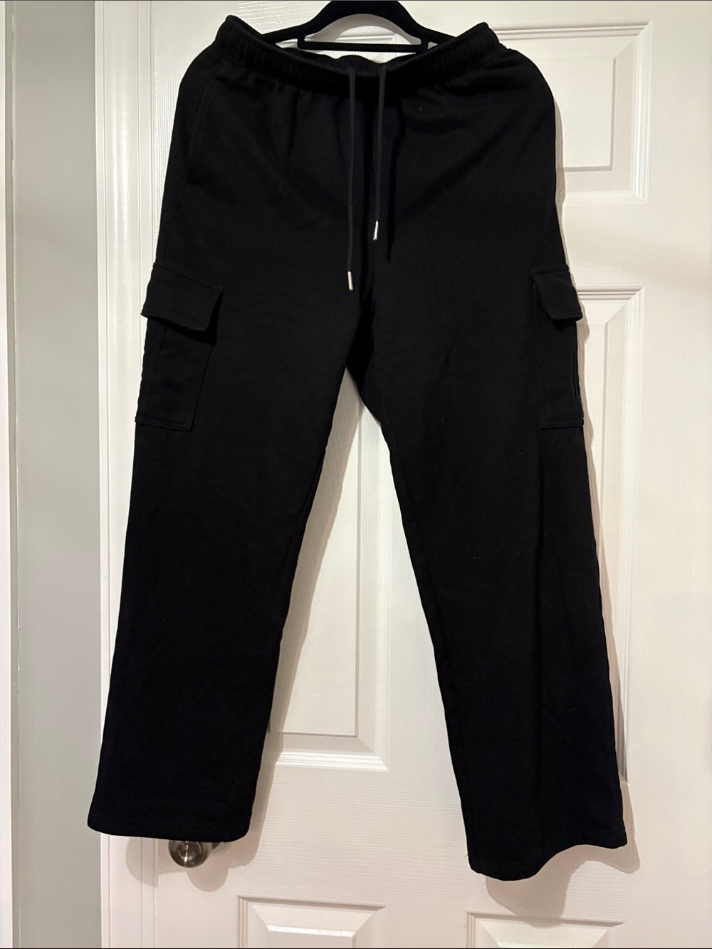 Women’s Wide Leg Cargo Sweatpants in Black